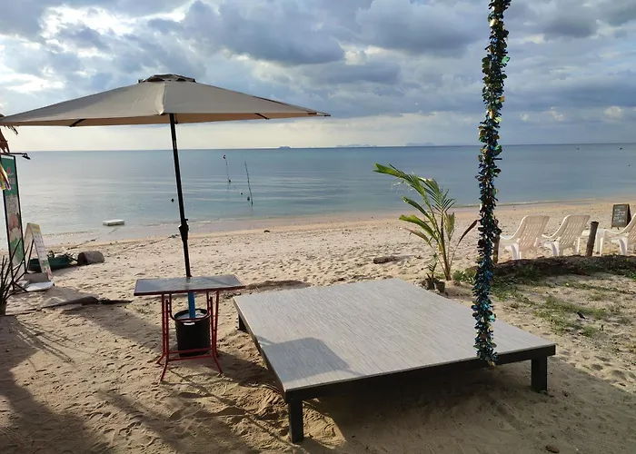 Flower Apartment On The Beach